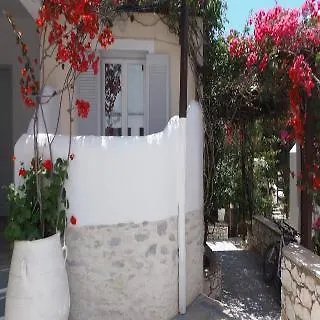 Manos Hotel Nausa