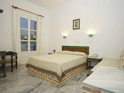 Manos Hotel 2*