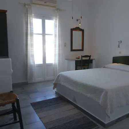 Manos Hotel 2*