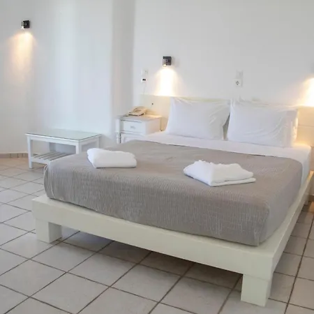 Manos 2* Naousa (Paros)