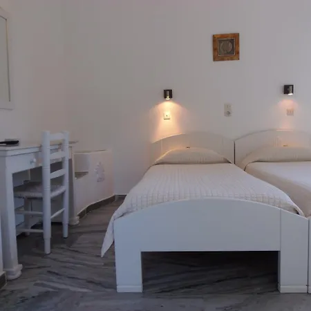Manos Hotel 2*