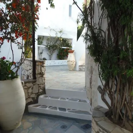 Manos Hotel 2*