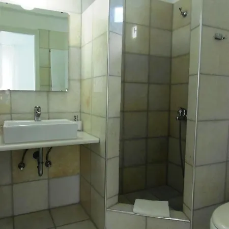 Manos Hotel 2*