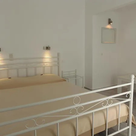 Manos Hotel 2*